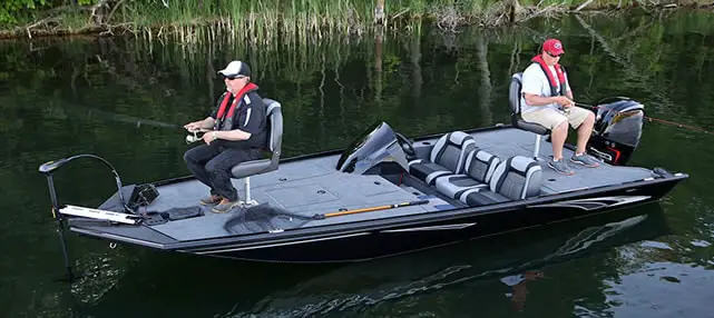 bass boat fishing