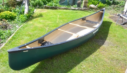 Canoe without flotation bags