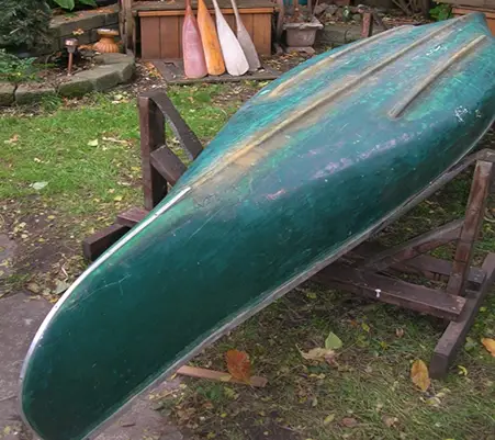 Canoe with keel